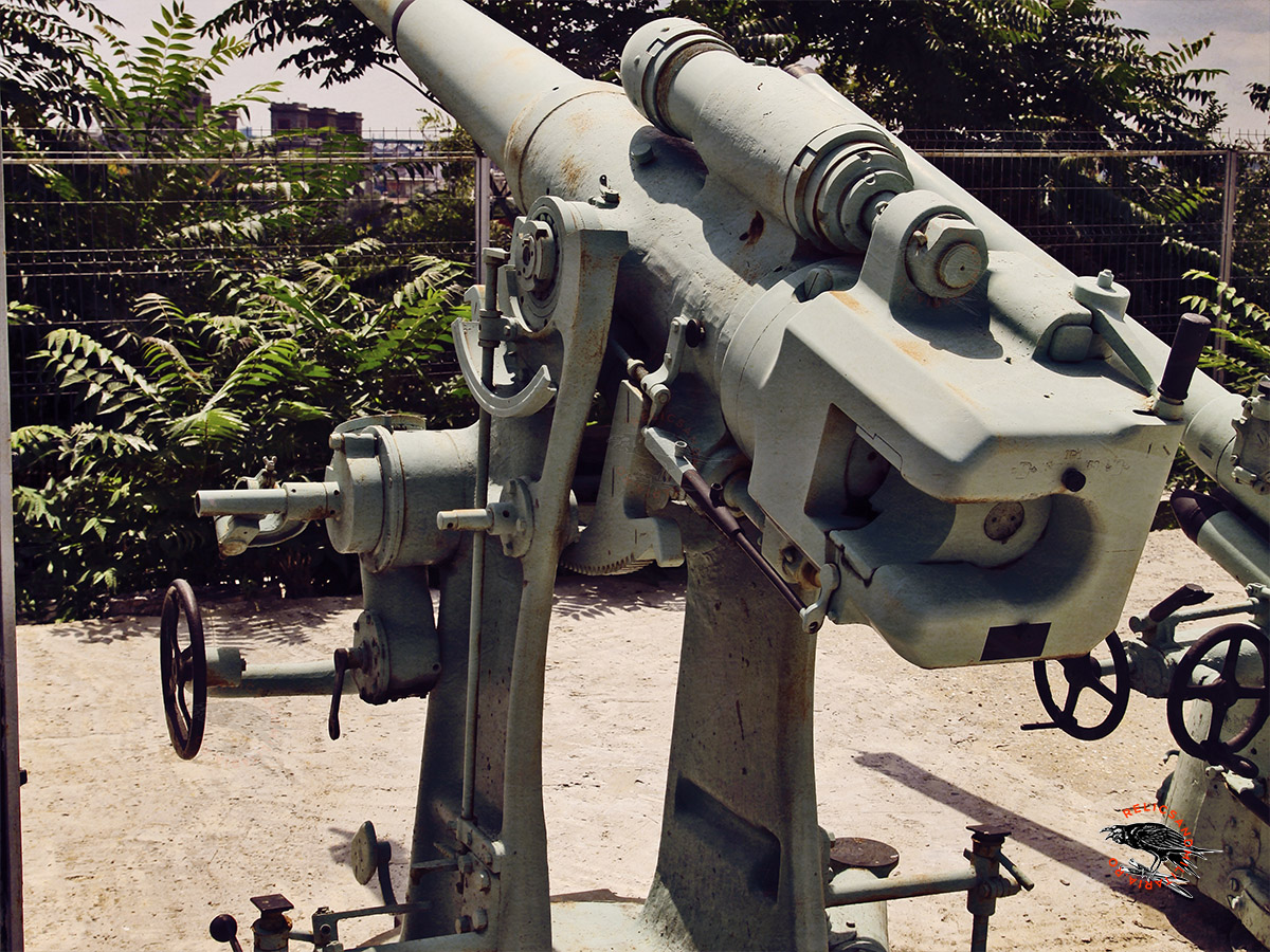  Bofors 102 mm gun