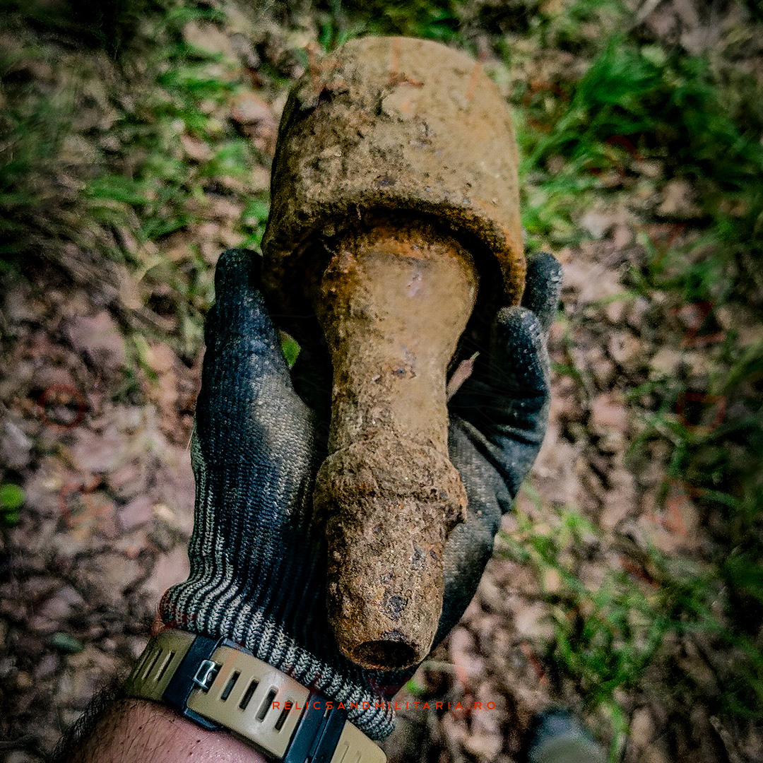 1 German Panzerschreck Raketenpanzerbüchse 54 kurz RPzB 54 rocket-propelled hollow-charge anti-tank grenade