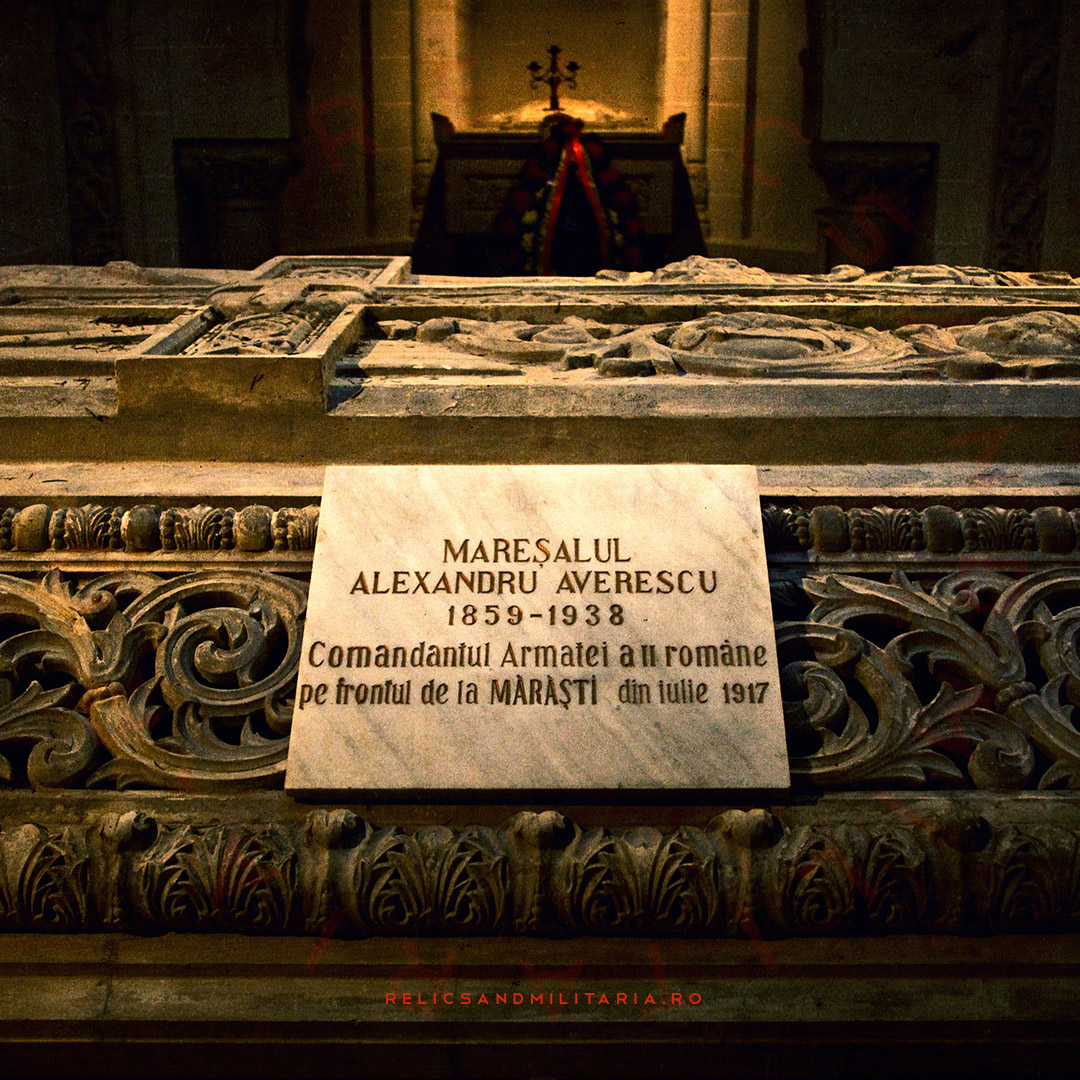 Mausoleul Eroilor Mărăști din Primul Razboi Mondial Romania ww1 04 Mormant Maresal Alexandru Averescu