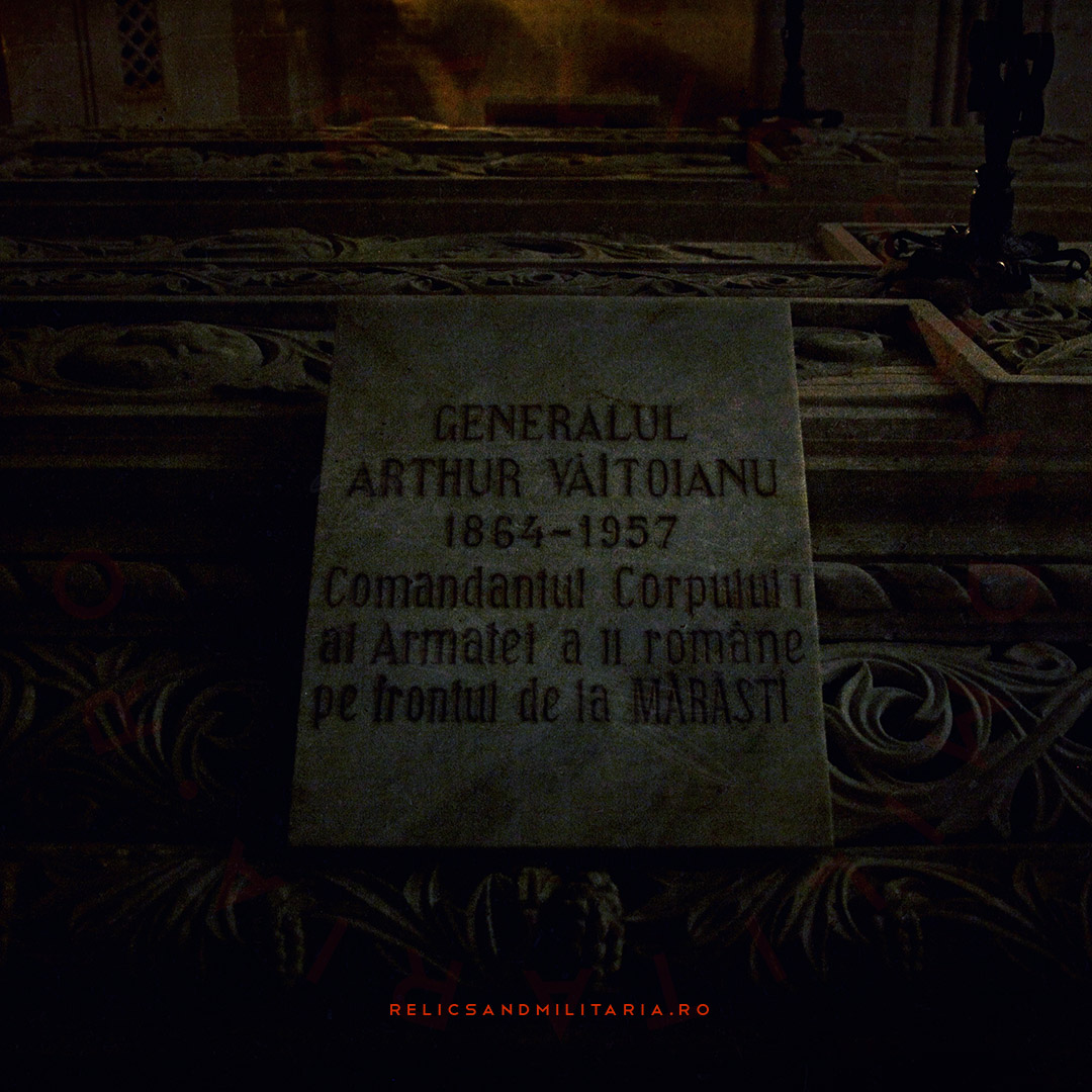 Mausoleul Eroilor Mărăști din Primul Razboi Mondial Romania ww1 08 Mormant General Arthur Vaitoianu